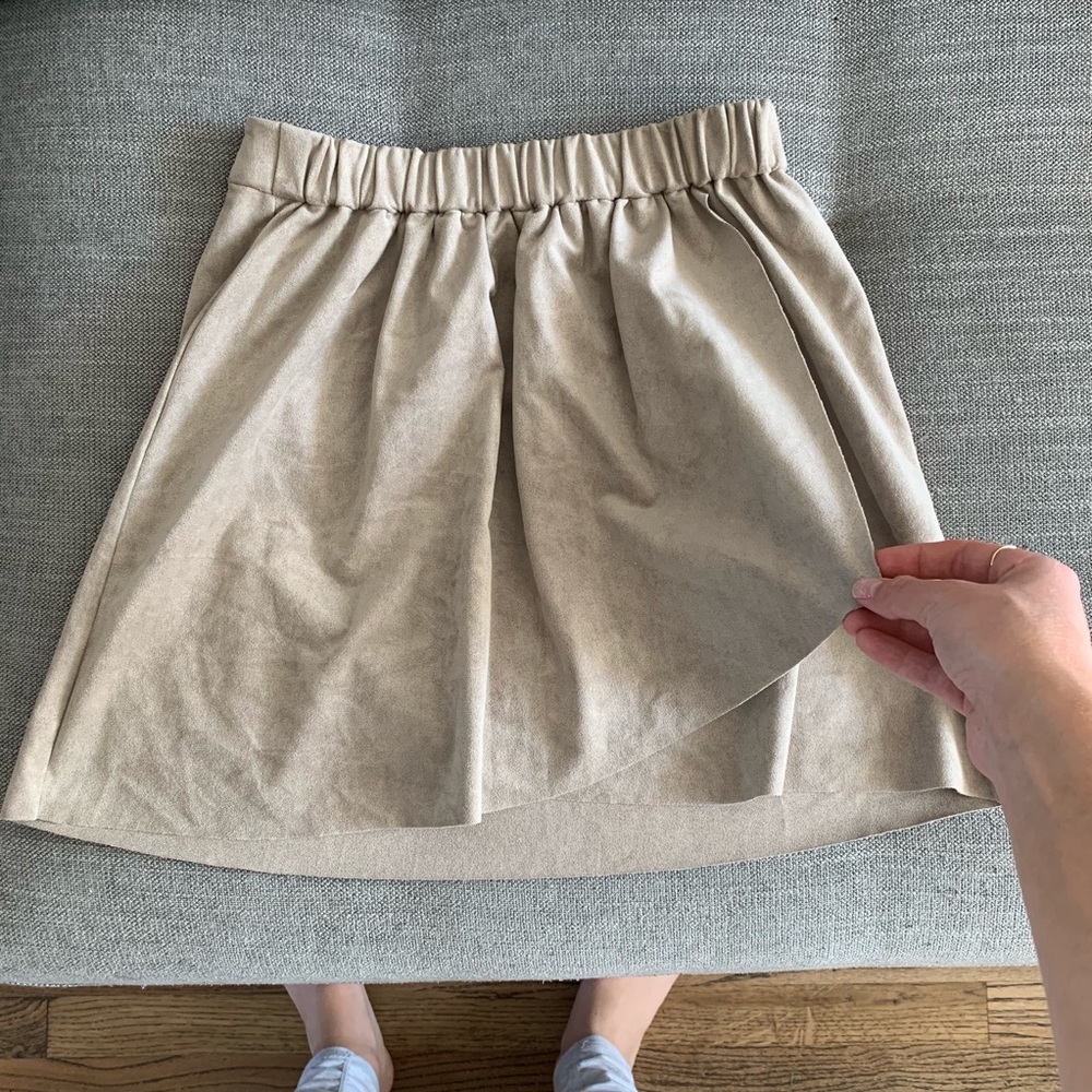 Aritzia skirt NWOT SIZE S